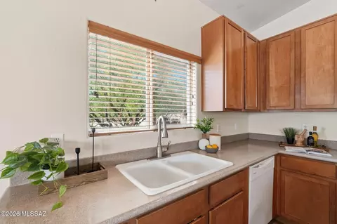Kitchen - 940 N Deep Rock Dr, Vail, AZ 85641 photo 2 of 5