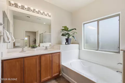 Bath - 940 N Deep Rock Dr, Vail, AZ 85641 photo 2 of 3