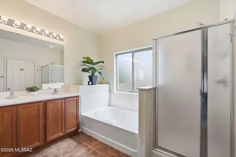 Bath - 940 N Deep Rock Dr, Vail, AZ 85641 photo 1 of 3