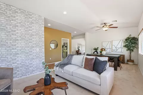 Living - 940 N Deep Rock Dr, Vail, AZ 85641 photo 2 of 5