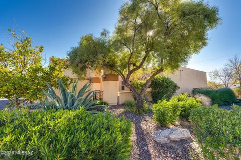 679 W Sunlight Ln, Tucson, AZ 85704