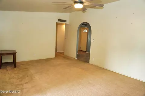 Living - 1016 E Justin St, Pearce, AZ 85625 photo 2 of 4