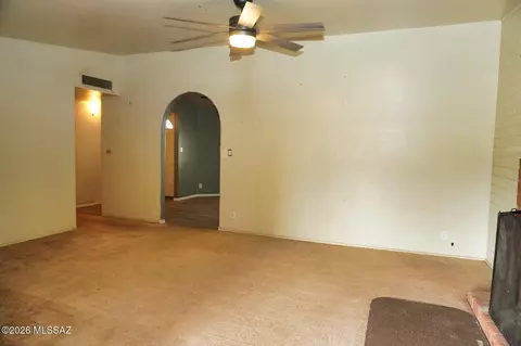Living - 1016 E Justin St, Pearce, AZ 85625 photo 3 of 4