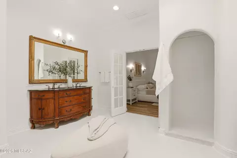 Bath - 2210 E 6th St, Tucson, AZ 85719 photo 3 of 7