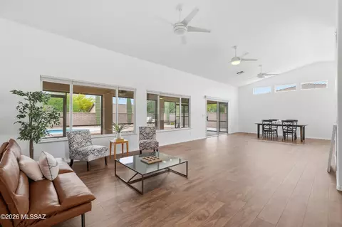 1563 N Rush Creek Ct, Green Valley, AZ 85614