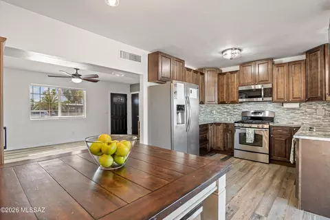 7621 N Shirley Ct, Tucson, AZ 85741