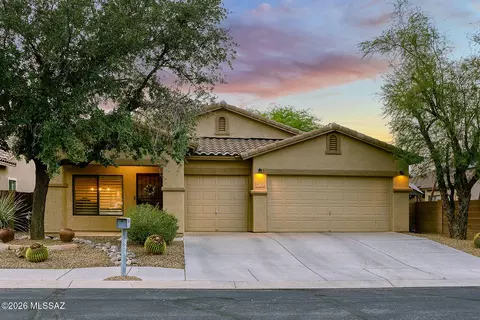 8271 N Rocky Brook Dr, Tucson, AZ 85743