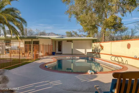 Exterior - 7076 E Arrowhead Dr, Tucson, AZ 85715 photo 6 of 15