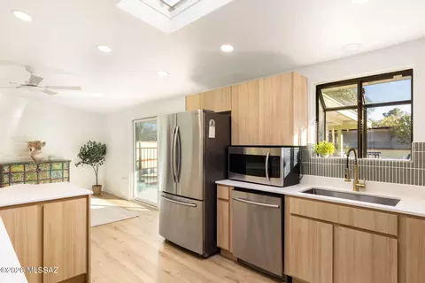 Kitchen - 7076 E Arrowhead Dr, Tucson, AZ 85715 photo 5 of 5