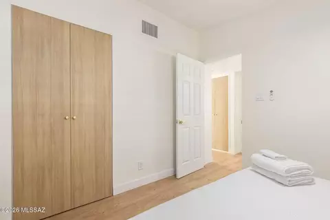 Bedroom - 7076 E Arrowhead Dr, Tucson, AZ 85715 photo 5 of 7