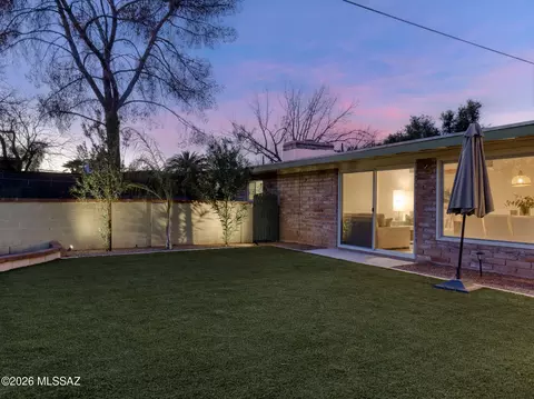 Exterior - 7076 E Arrowhead Dr, Tucson, AZ 85715 photo 4 of 15