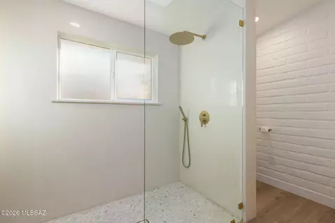 Bath - 7076 E Arrowhead Dr, Tucson, AZ 85715 photo 2 of 3