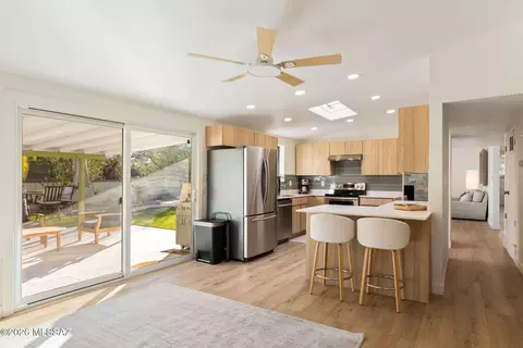 Kitchen - 7076 E Arrowhead Dr, Tucson, AZ 85715 photo 1 of 5