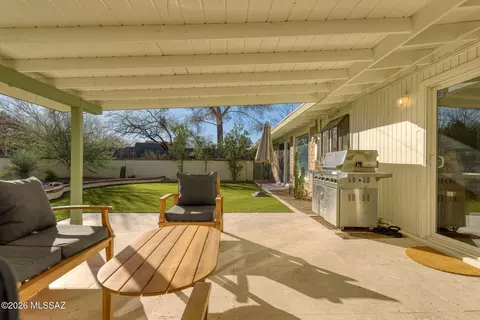 Exterior - 7076 E Arrowhead Dr, Tucson, AZ 85715 photo 9 of 15