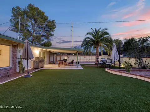 Exterior - 7076 E Arrowhead Dr, Tucson, AZ 85715 photo 3 of 15