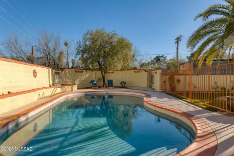 Exterior - 7076 E Arrowhead Dr, Tucson, AZ 85715 photo 7 of 15