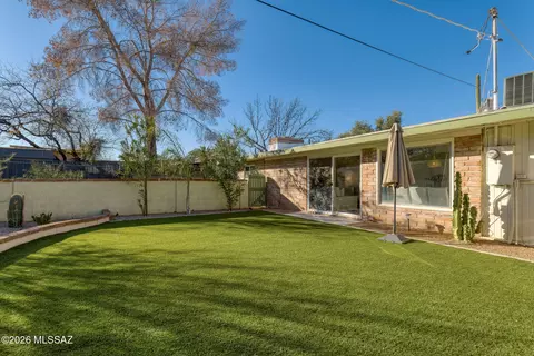 Exterior - 7076 E Arrowhead Dr, Tucson, AZ 85715 photo 10 of 15