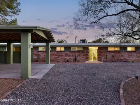 Exterior - 7076 E Arrowhead Dr, Tucson, AZ 85715 photo 5 of 15