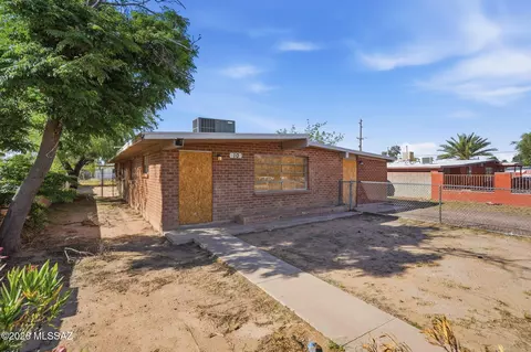 10 E Corona Rd, Tucson, AZ 85756
