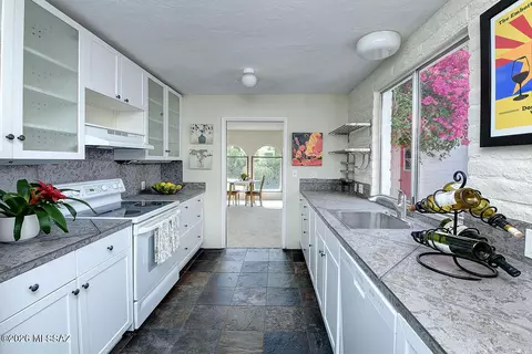 719 W Las Lomitas Rd, Tucson, AZ 85704