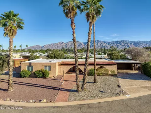 6861 E Hawthorne Cir, Tucson, AZ 85710