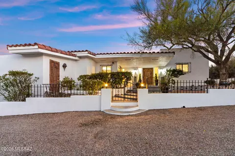 475 W Valoro Dr, Tucson, AZ 85737