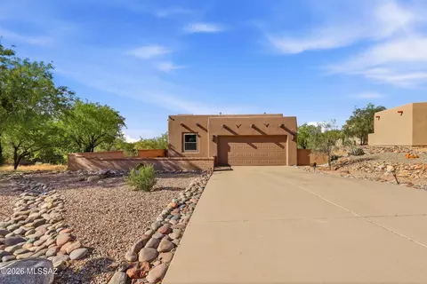 681 E Armor Springs Pl, Green Valley, AZ 85614