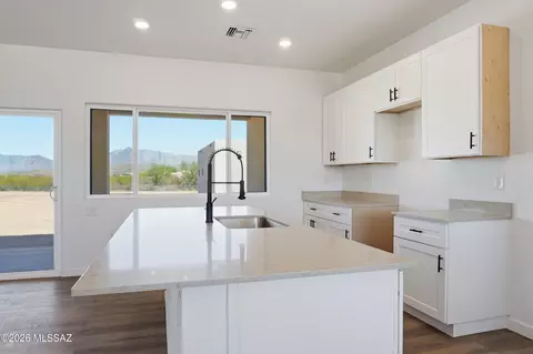 Kitchen - 13763 E Windy Way, Vail, AZ 85641 photo 2 of 3