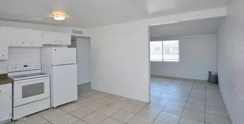 Kitchen - 3663 Ellington Pl, Tucson, AZ 85713 photo 3 of 3