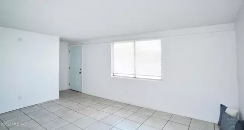 Living - 3663 Ellington Pl, Tucson, AZ 85713 photo 2 of 3