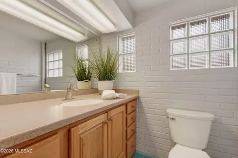 Bath - 1047 E Hedrick Dr, Tucson, AZ 85719 photo 4 of 4