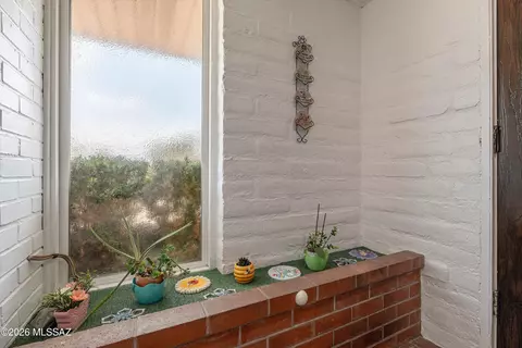 Exterior - 1047 E Hedrick Dr, Tucson, AZ 85719 photo 7 of 8