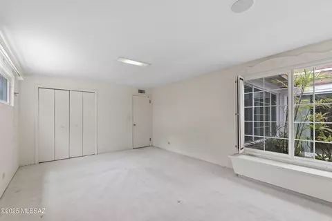 Bedroom - 1047 E Hedrick Dr, Tucson, AZ 85719 photo 1 of 5