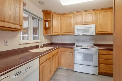 Kitchen - 1047 E Hedrick Dr, Tucson, AZ 85719 photo 1 of 3