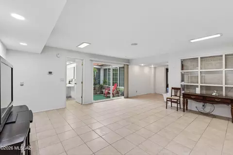 Living - 1047 E Hedrick Dr, Tucson, AZ 85719 photo 6 of 7