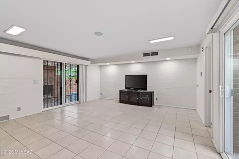 Living - 1047 E Hedrick Dr, Tucson, AZ 85719 photo 5 of 7