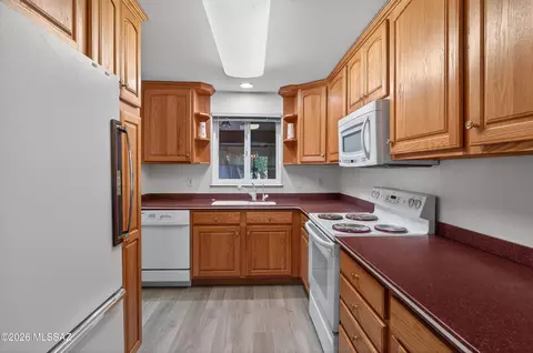 Kitchen - 1047 E Hedrick Dr, Tucson, AZ 85719 photo 2 of 3