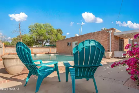 Exterior - 1047 E Hedrick Dr, Tucson, AZ 85719 photo 2 of 8