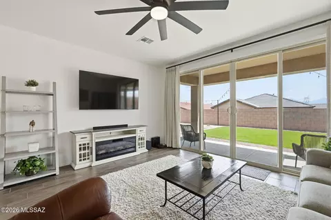 693 W Calle Las Varitas, Sahuarita, AZ 85629