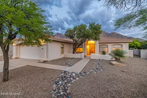 126 E Silverstone Pl, Tucson, AZ 85737