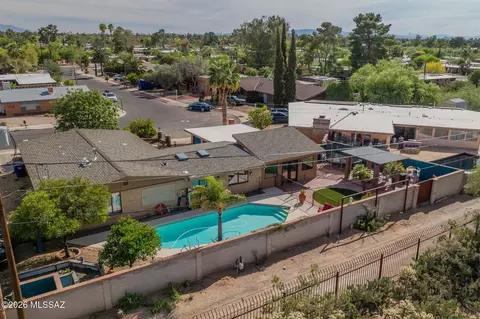 View/Area - 5815 E 15th St, Tucson, AZ 85711 photo 2 of 5