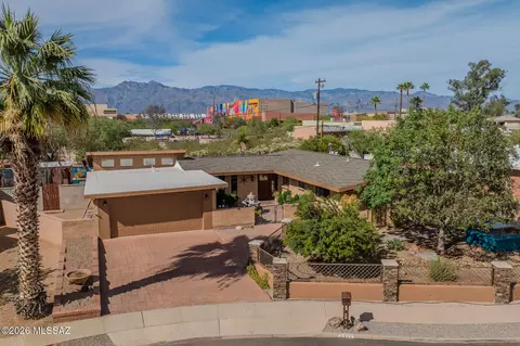View/Area - 5815 E 15th St, Tucson, AZ 85711 photo 1 of 5