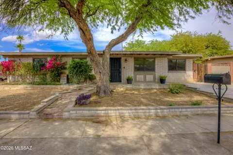 8437 E Rolling Ridge St, Tucson, AZ 85710