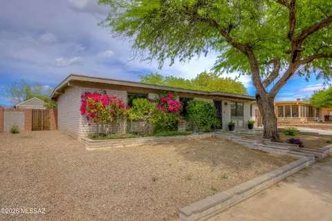 8437 E Rolling Ridge St, Tucson, AZ 85710