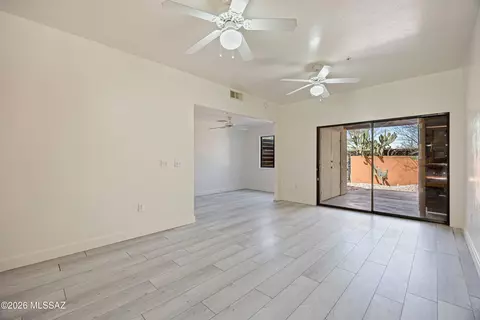 Living - 156 E Limberlost Dr UNIT 101, Tucson, AZ 85705 photo 3 of 4