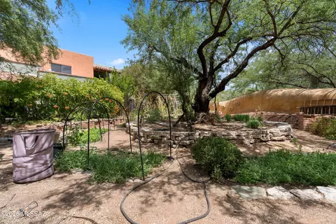 Exterior - 156 E Limberlost Dr UNIT 101, Tucson, AZ 85705 photo 10 of 11