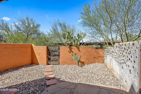Exterior - 156 E Limberlost Dr UNIT 101, Tucson, AZ 85705 photo 3 of 11
