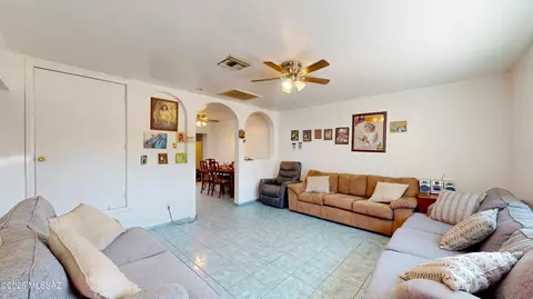 Living - 701 E 38th St, Tucson, AZ 85713 photo 1 of 4