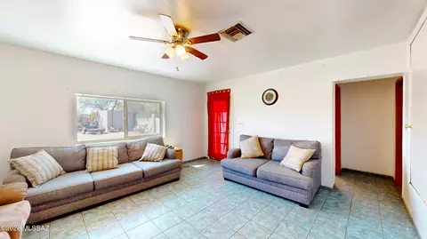 Living - 701 E 38th St, Tucson, AZ 85713 photo 3 of 4