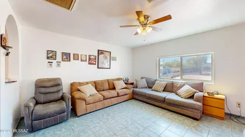 Living - 701 E 38th St, Tucson, AZ 85713 photo 4 of 4